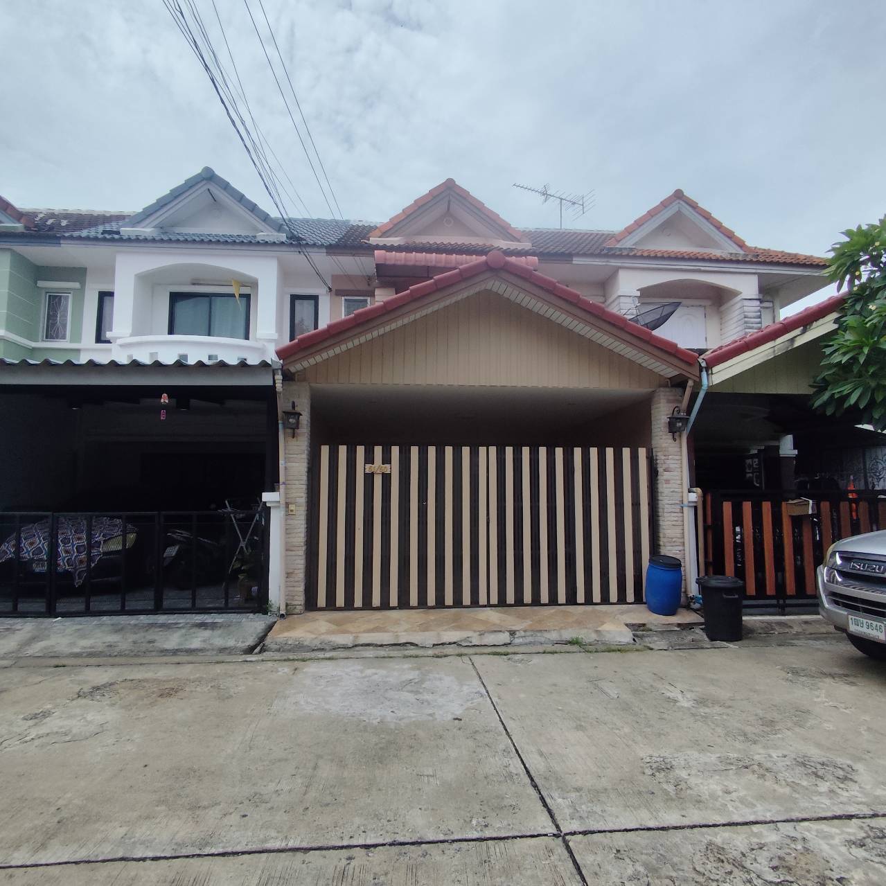 เมืองประชา ถนนหทัยราษฎร์ ซอย35  ถนนหทัยราษฎร์ ซอย35 ทาวน์เฮ้าส์2ชั้น สวย บ้านพร้อมอยู่ 