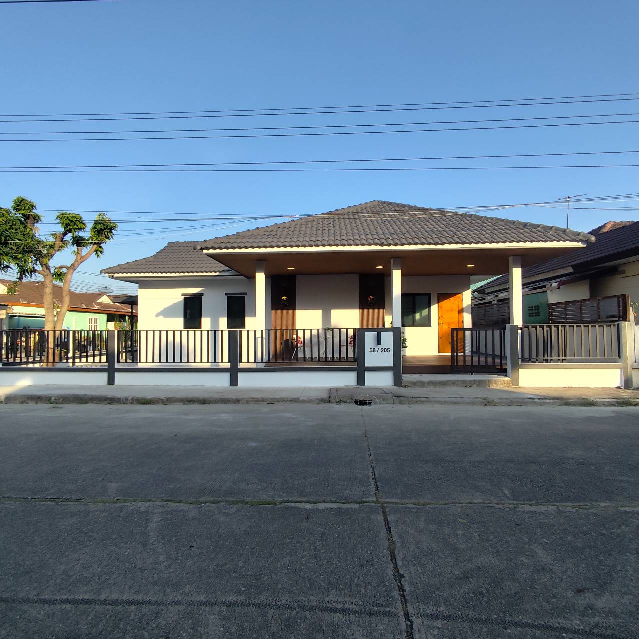 ซื่อตรง สุวินทวงค์ บ้านชั้นเดียว ถนนเมน หลังมุม รีโนเวทใหม่ ใส่เฟอร์ จัดสินเชื่อให้ กู้ได้เต็ม