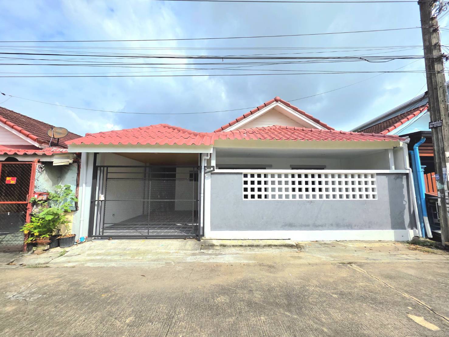 อมรพันธ์ ถนนเลียบวารี ซอย15 บ้านชั้นเดียว รีโนเวทใหม่  หนองจอก กรุงเทพ