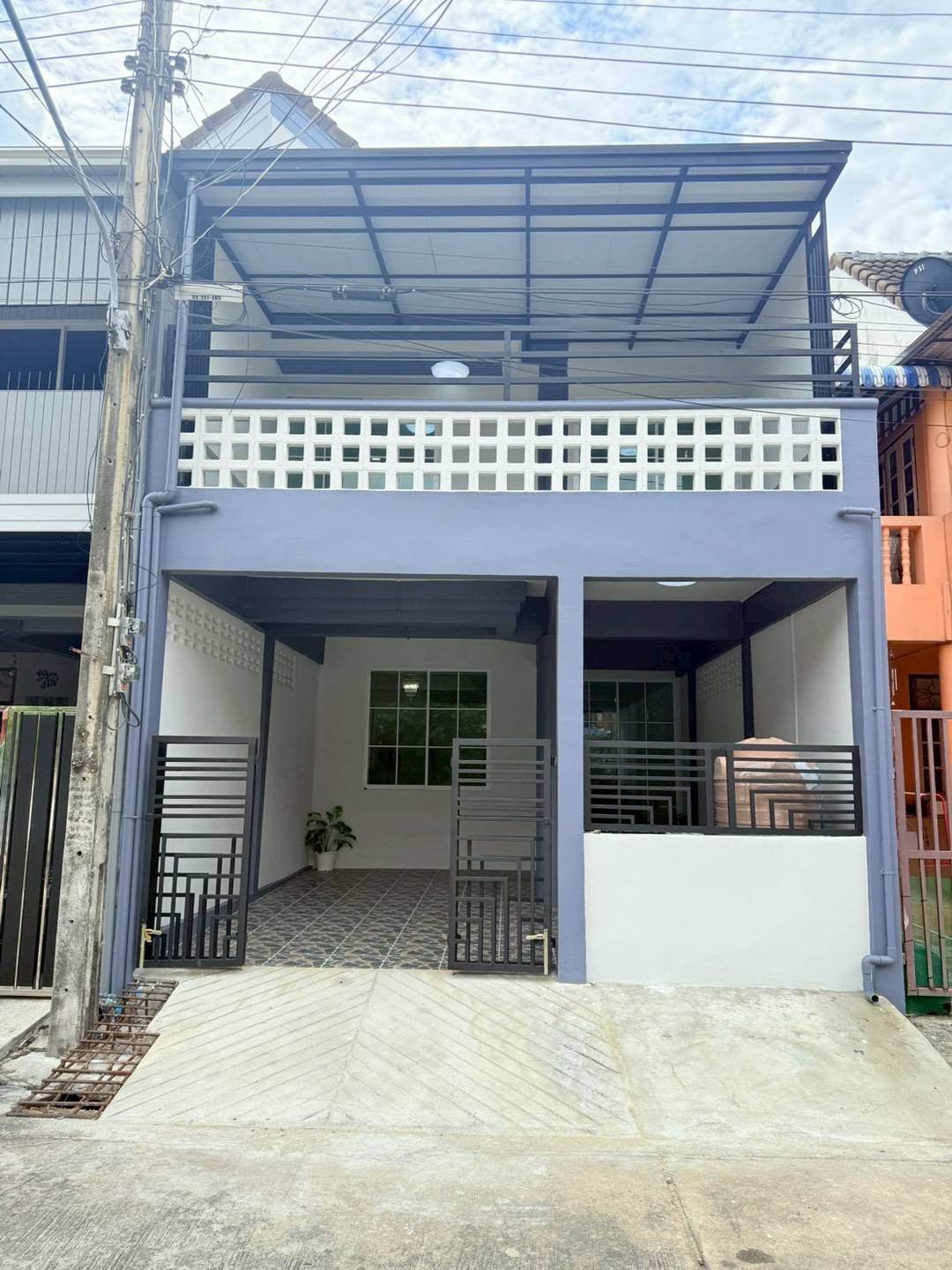 บดินทรรักษา2 ถนนคู้บอน ซอยคู้บอน27 แยก22 ทาวน์เฮ้าส์ รีโนเวทใหม่ ใส่เฟอร์ครบ จัดสินเชื่อให้ กู้ได้เต็ม