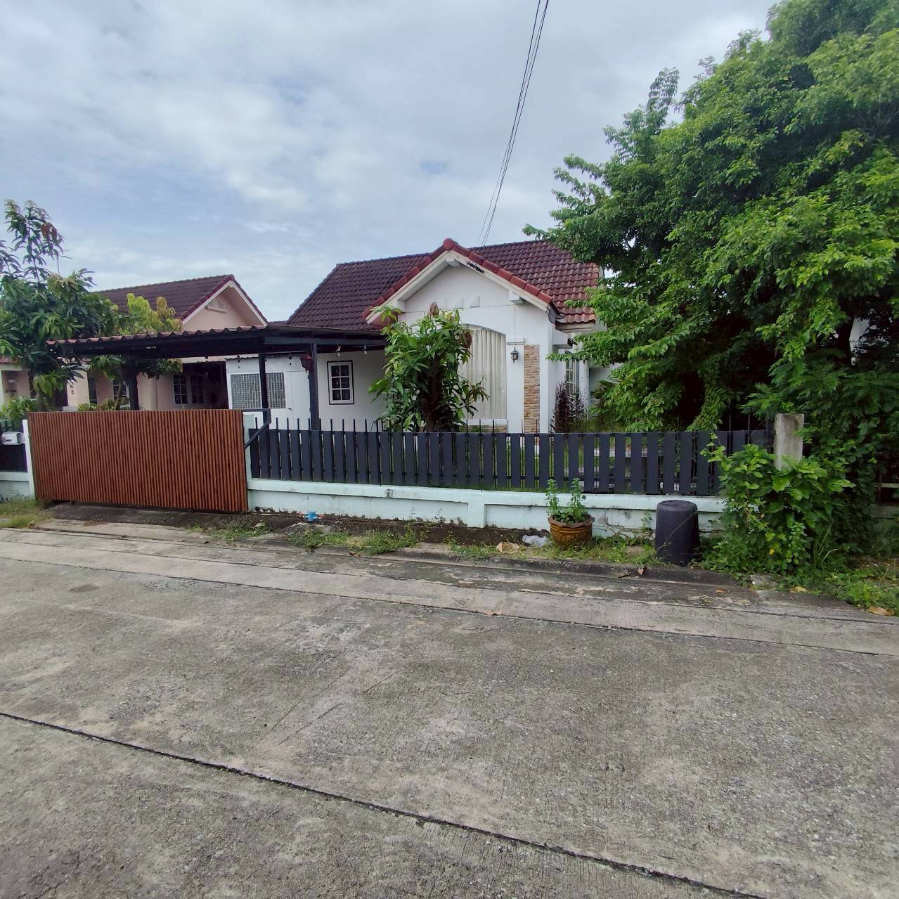 ประภาวรรณโฮม1 ถนนสุวินทวงค์ ซอย28 แสนแสบ มีนบุรี กรุงเทพ