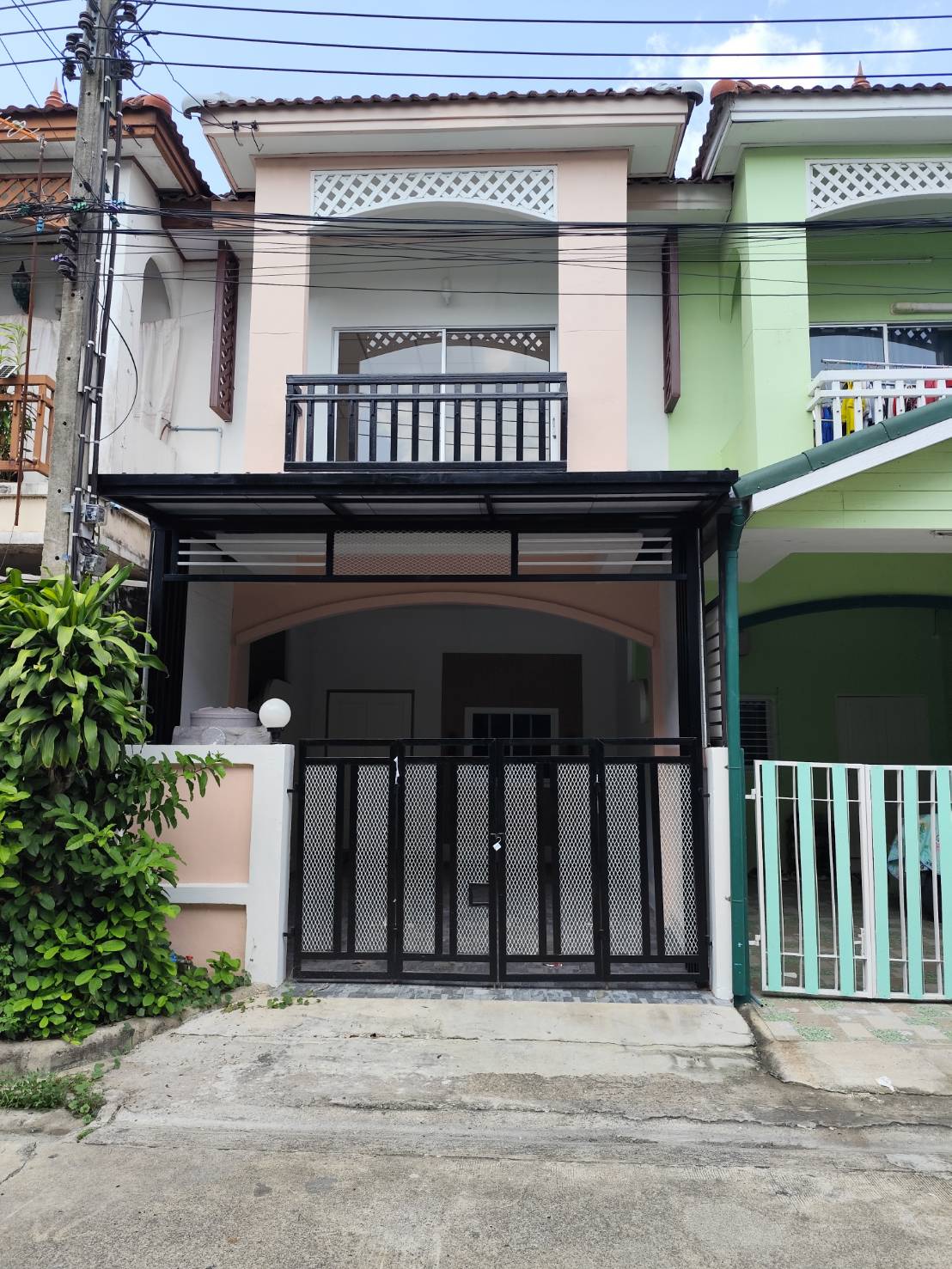 หมู่บ้านกฤษณา ซ21-1 ถนนสุวินทวงค์ ซอยสุวินทวงค์23 ทาวน์เฮ้าส์  รีโนเวทใหม่ จัดสินเชื่อให้ กู้ได้เต็ม