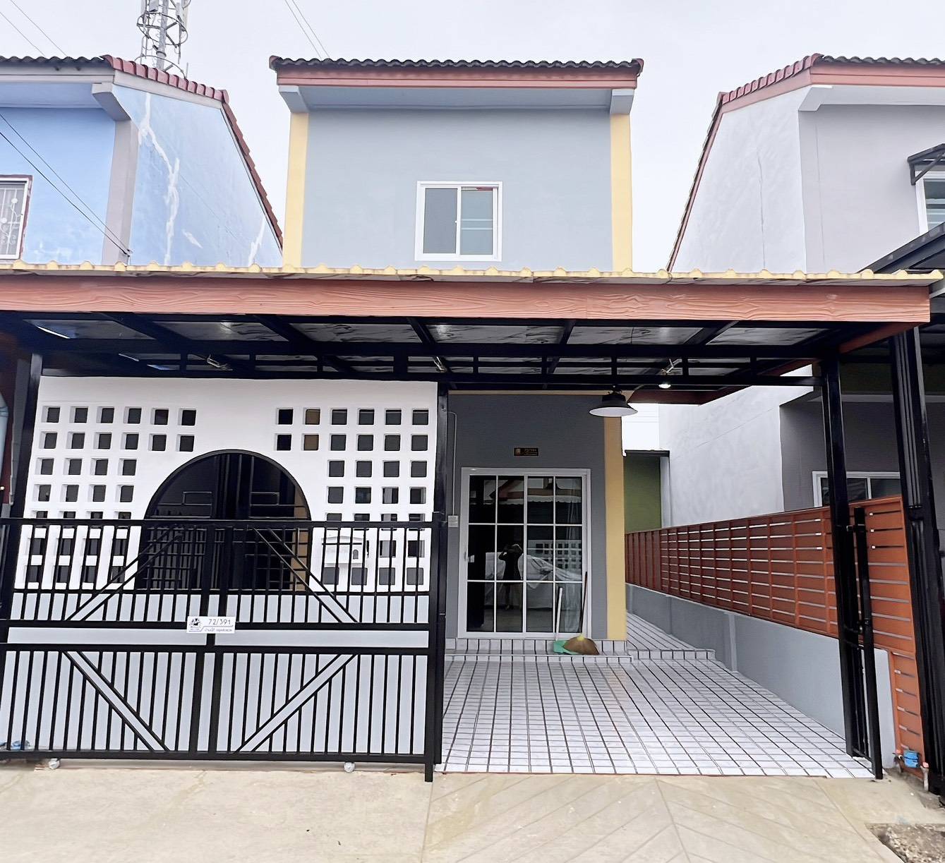 หมู่บ้านอมรทรัพย์ ถนนอยู่วิทยา  ซอยอยู่วิทยา16  กระทุ่มราย  หนองจอก กรุงเทพ