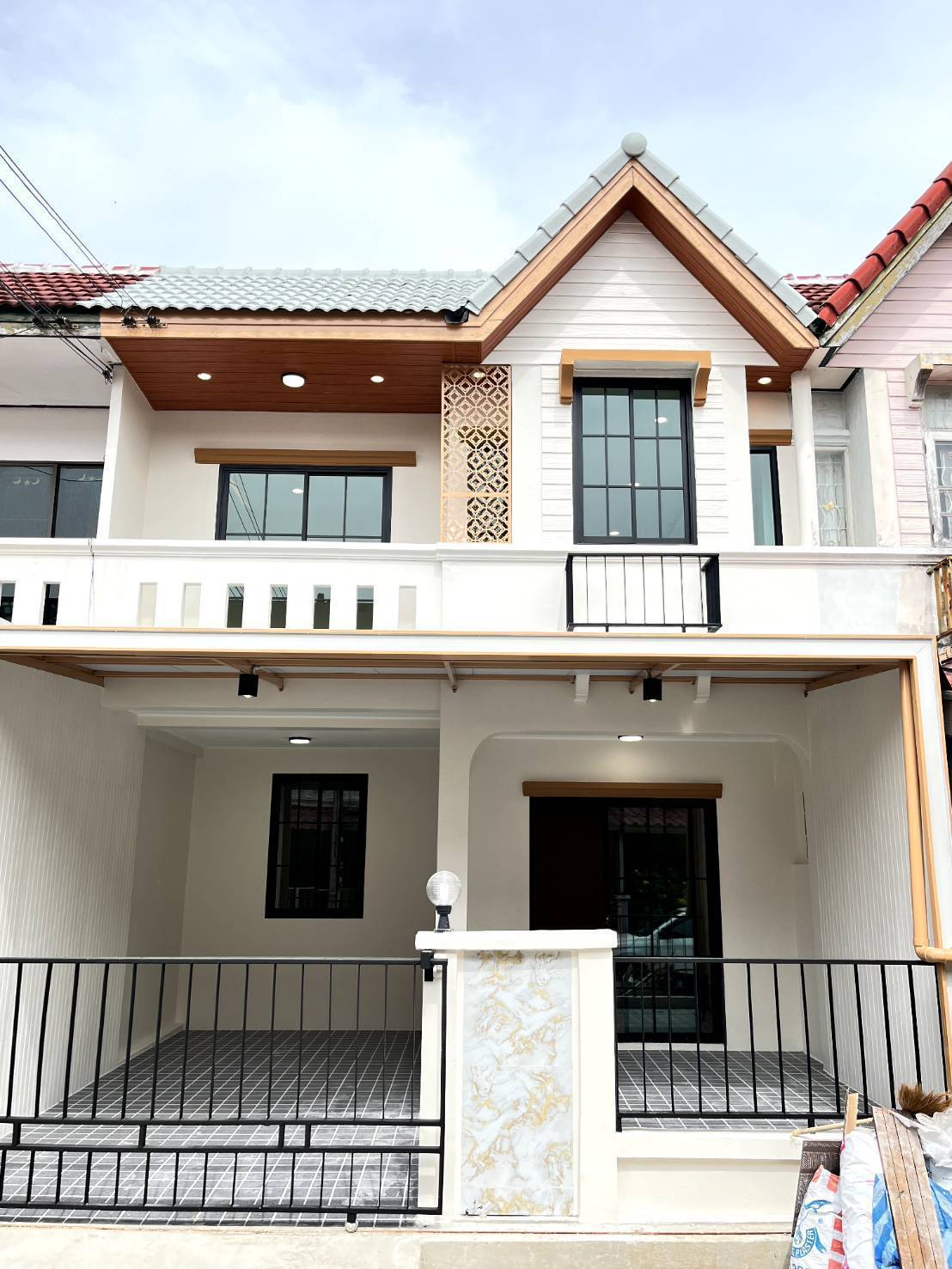 คัทลียา ลำลูกกา  คลองสาม  ถนนลำลูกกา ซอย 47-49  ลาดสวาย ลำลูกกา ปทุมธานี