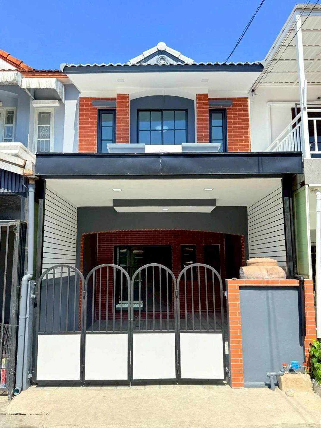 เคซี รามอินทรา8 ถนนไทยรามัญ บ้านรีโนเวทใหม่ ใสเฟอร์เต็ม พร้อมสวนสีเขียว ชุดเตาแก๊ส จอดรถในบ้าน2คัน - Image 1