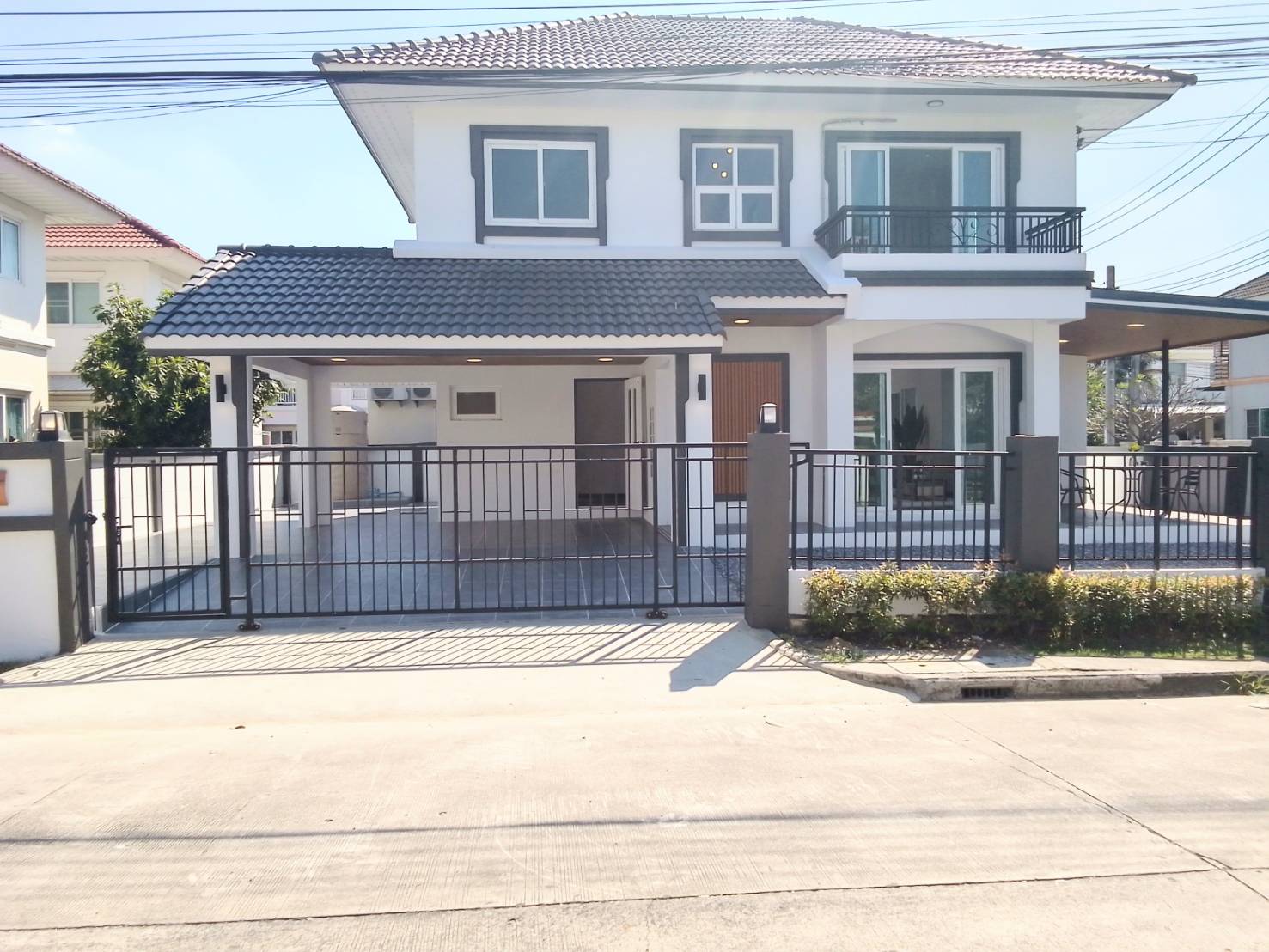 เพอร์เฟ็ค พาร์ค สุวรรณภูมิ เฟส2 ถนนร่มเกล้า ซอย6/1 บ้านเดี่ยว2ชั้น รีโนเวมหรู หลังมุม ใกล้รถไฟฟ้า ใกล้มหาวิทยาลัย ใกล้แอร์พอร์ตลิงก์ สนามบิน - Image 1