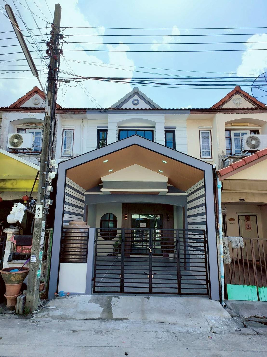 หมู่บ้านเคซี คลัสเตอร์ ( เคซี7) ถนนรวยบุญ ซ17  ถนนไทยรามัญ  บ้านรีโนเวทใหม่ ใส่เฟอร์ครบ จอดรถในบ้าน1คัน