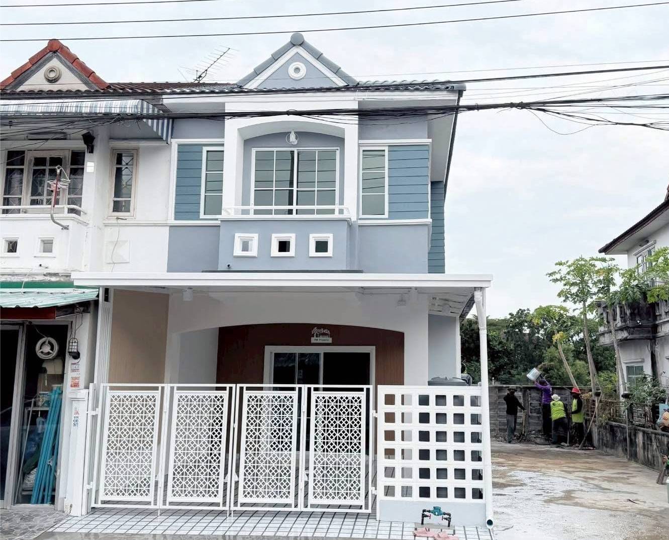 รีโนเวทใหม่ ใส่ม่าน เฟอร์นิเจอร์ โต๊ะรับประทานอาหาร ปั๊มน้ำ และถังเก็บน้ำ จัดครบ จัดเต็ม .. ลากกระเป๋าเข้ามาอยู่เลย