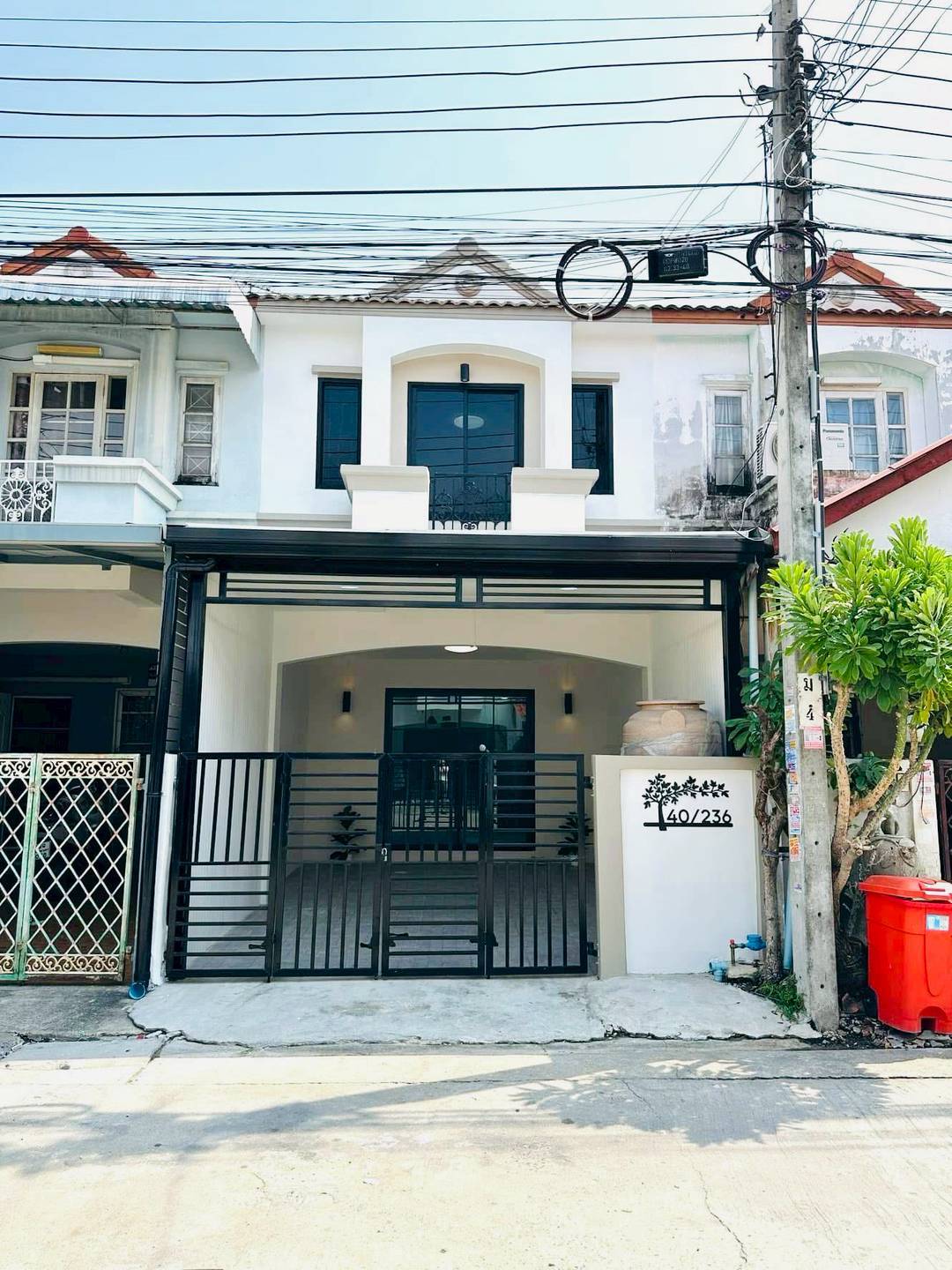 หมู่บ้านเคซี รามอินทรา8 (เคซี8) ถนนไทยรามัญ  บ้านรีโนเวทใหม่ ใสเฟอร์เต็ม พื้นที่ข้างบ้าน  ชุดเตาแก๊ส จอดรถในบ้าน1คัน