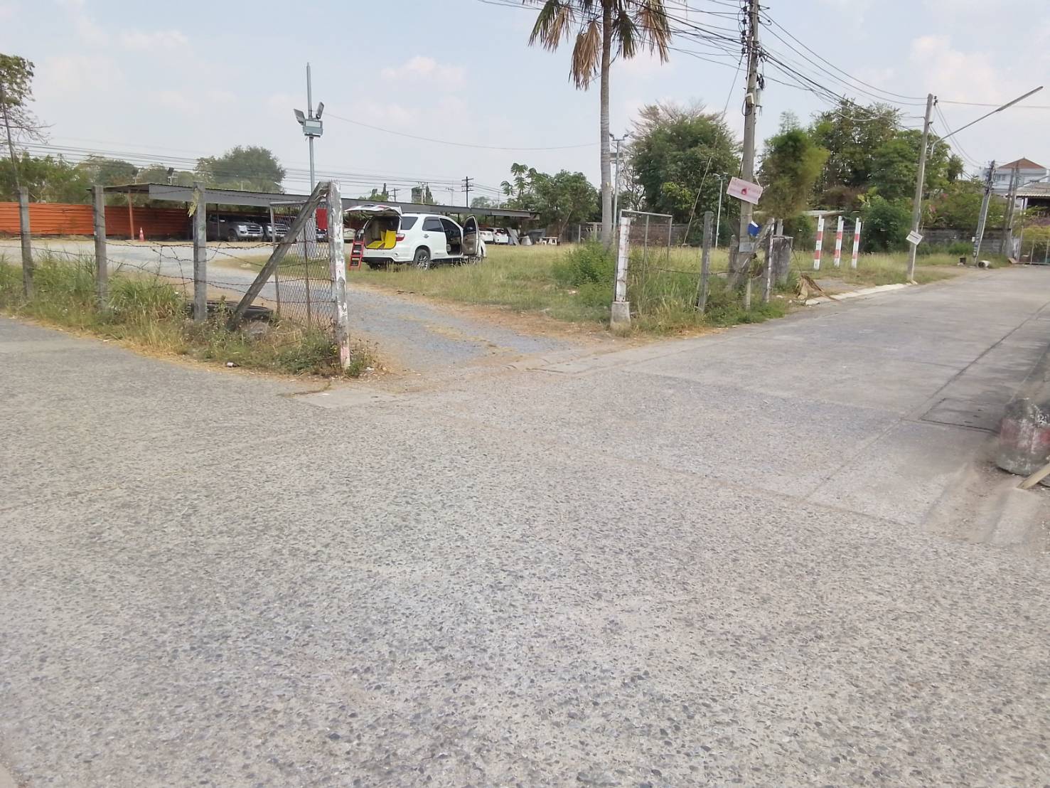 ที่ดินเปล่า ถมแล้ว หน้าเมืองฉะเชิงเทรา เนื่อที่ 1-2-20 ไร่ ( 620 ตร.ว ) กว้าง 41.5xุ 60 ม. ซอยมหาจักรพรรดิ์ 6 เพียง 50 เมตร