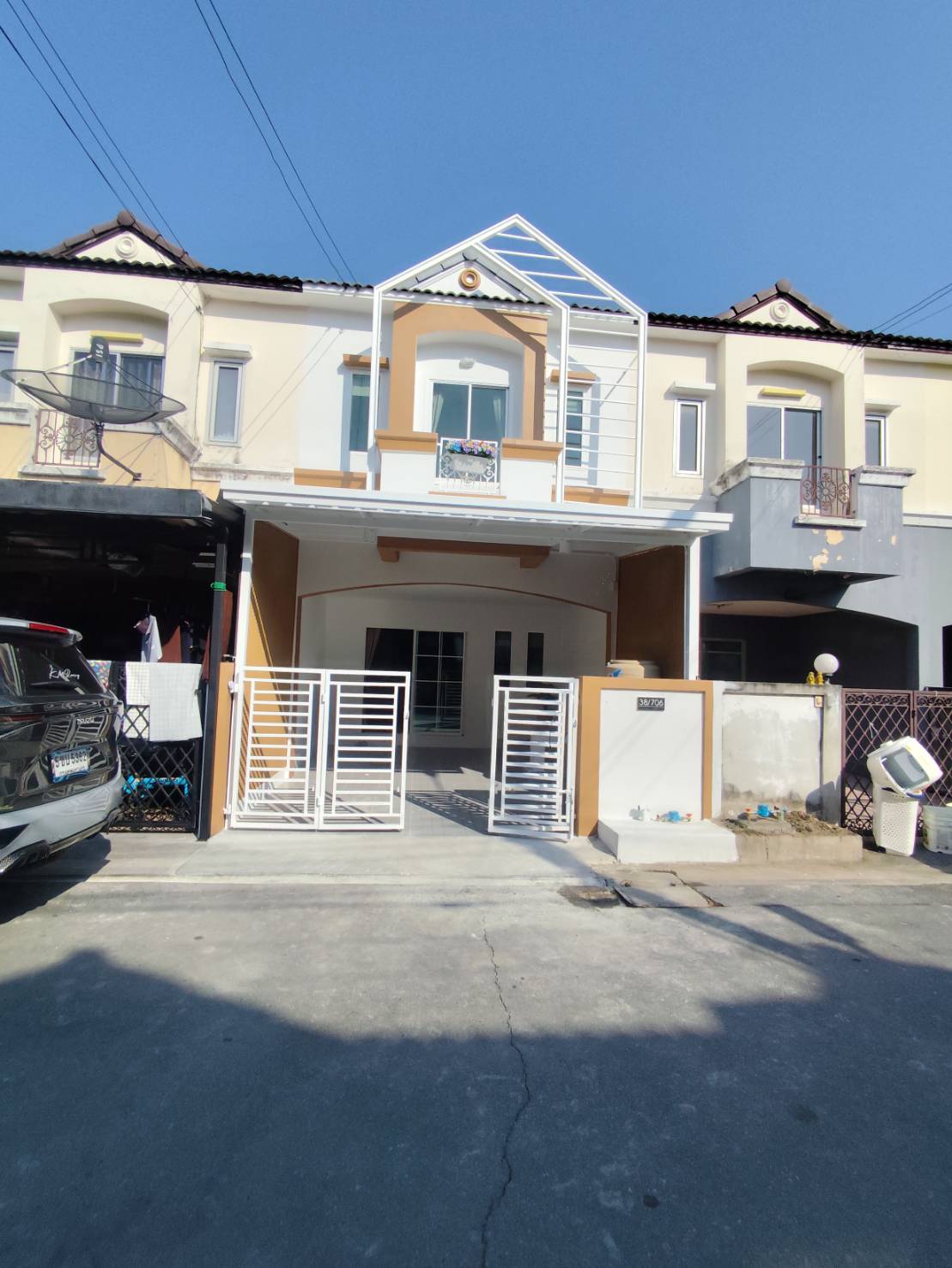 หมู่บ้านเคซี คลัสเตอร์ ( เคซี7) ซอย4 ถนนไทยรามัญ  บ้านรีโนเวทใหม่ มีเทอเรซ บ้านหันหน้าตะวันออก  จอดรถในบ้าน1คัน