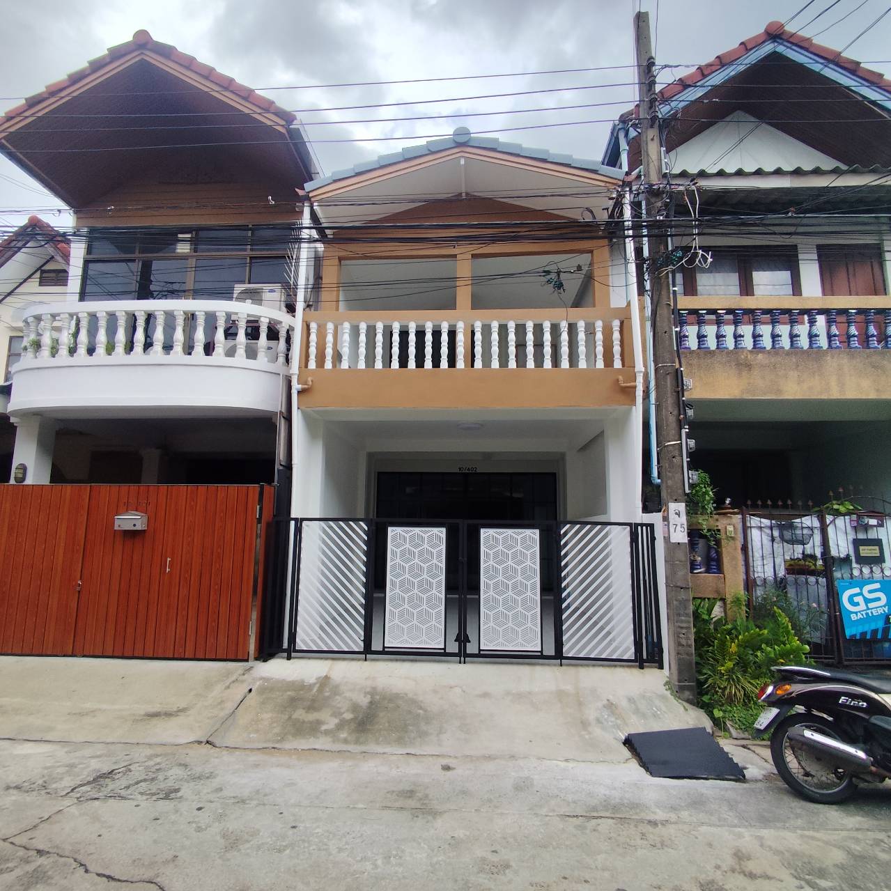 สินธานี1 ถนนนวมินทร์ ซอย93 ทาวน์เฮ้าส์ รีโนเวทใหม่ จัดสินเชื่อให้ โอนให้ กู้ได้เต็ม