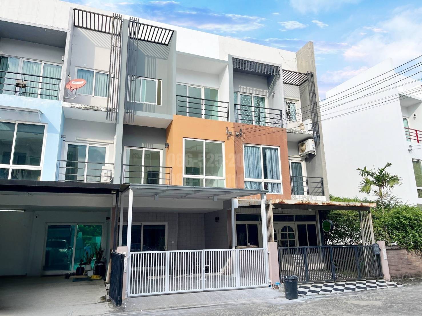 หมู่บ้านกรีนิช รามอินทรา กม12 ถนนรามอินทรา ข้างแม็คโคร แขวงคันนายาว เขตคันนายาว  กรุงเทพ